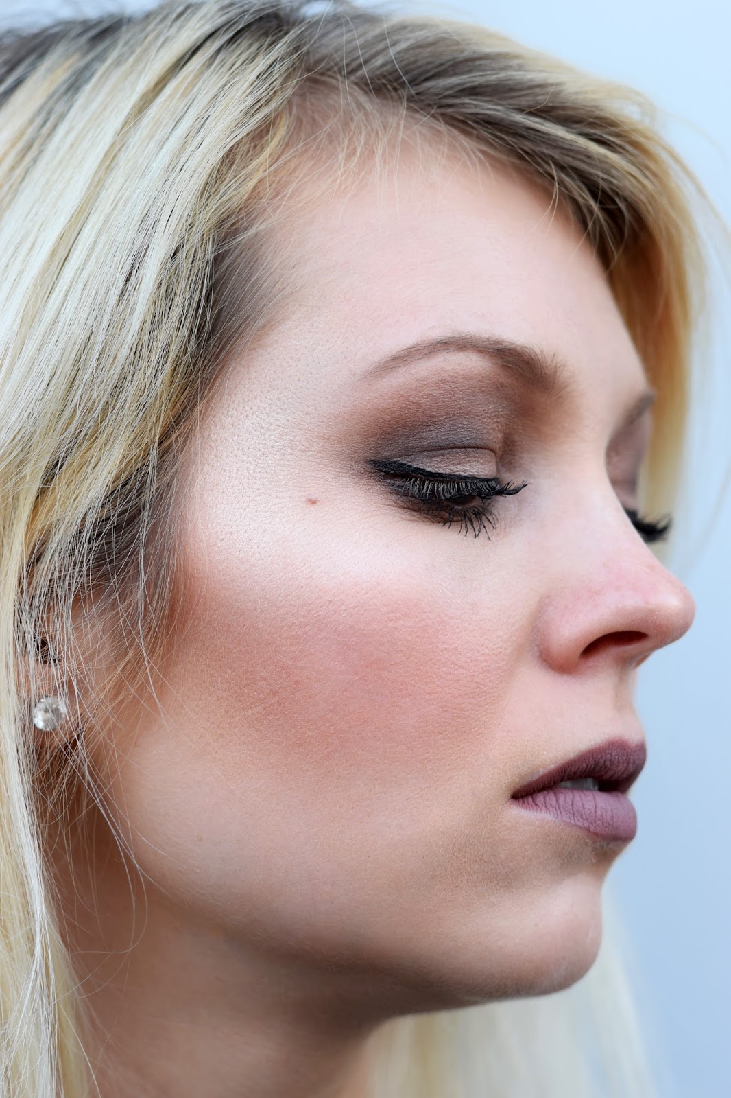 Date Night Makeup for under 40 German Blondy